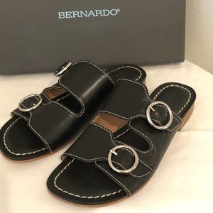 Bernardo Tobi Black leather slide sandal